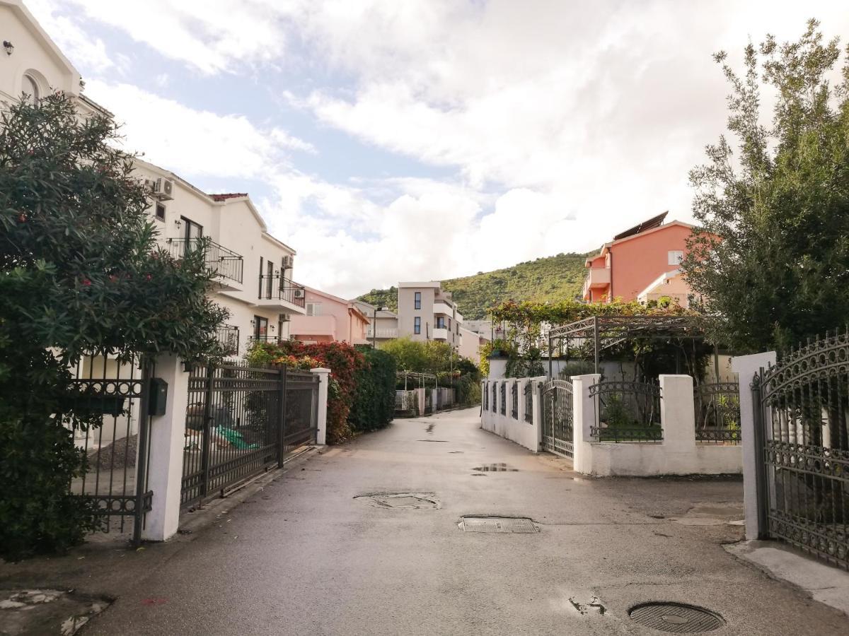 Apartment Azalea Of Budva Buitenkant foto